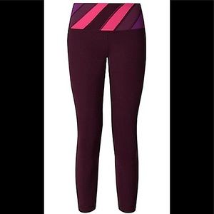 Lululemon ~ Wunder Under cropped 💝
